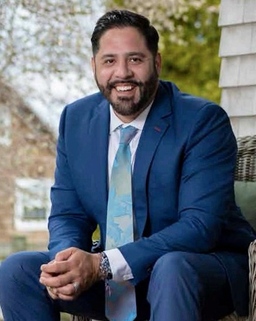 Portrait of Jarvid Cortes, bilingual luxury Realtor, photographed by Dan St. John of Lightshed Photography
